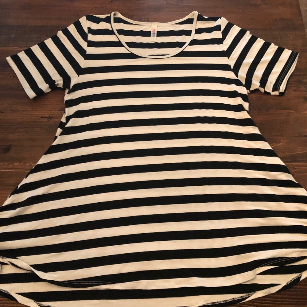 Black & White perfect T lularoe
